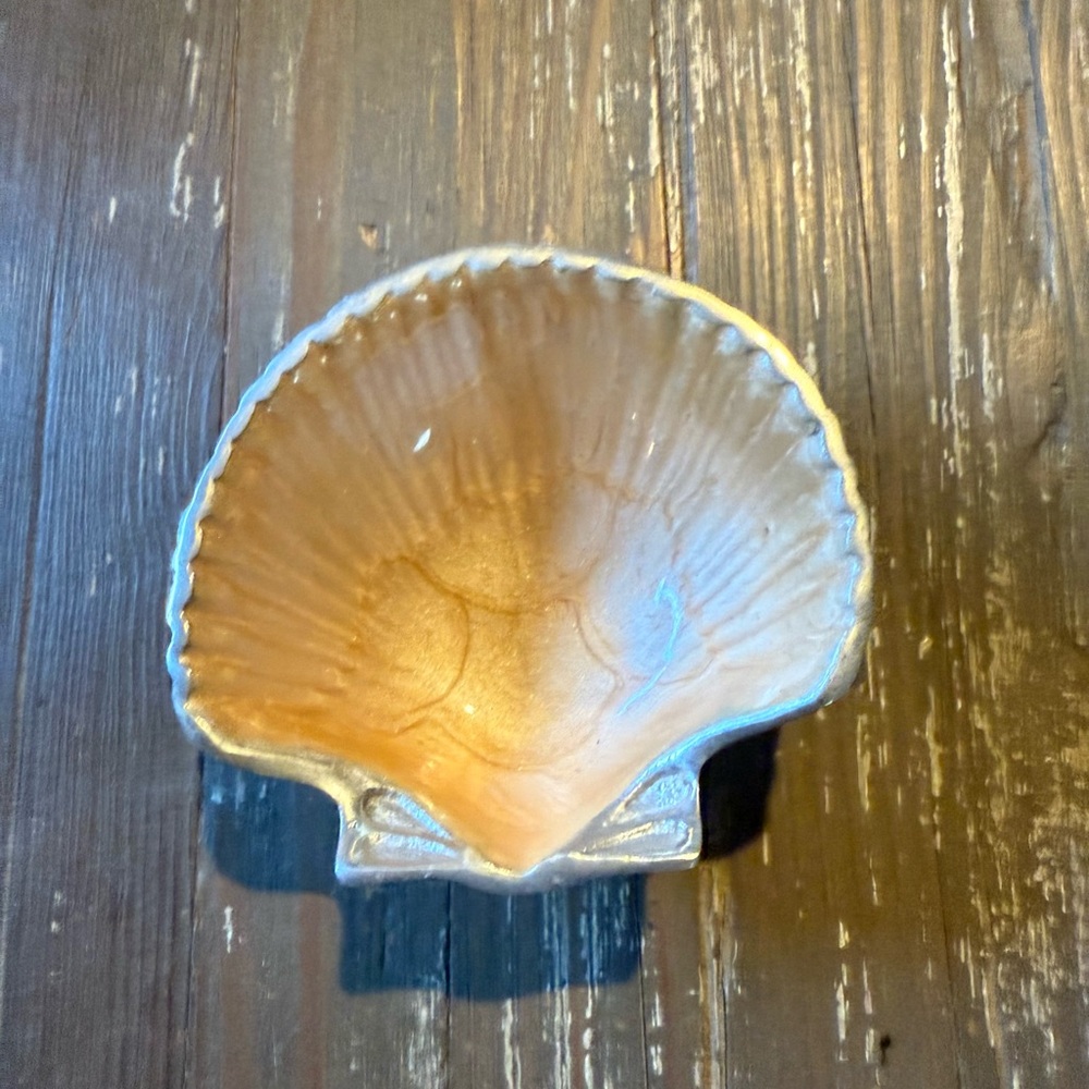 Elegant Shell-Shaped Home Accent Decor